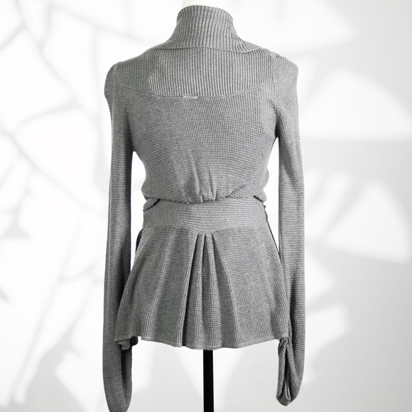 LIMITED EDITION Lululemon Sport Cardi Size 6 in Grey – Excellent Condition - Picture 2 of 5